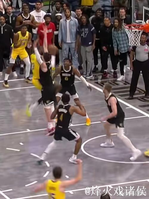 詹姆斯三连三双创历史新高 湖人击败灰熊豪取三连胜